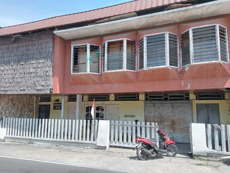 RUMAH DI TENGAH KOTA SOLO