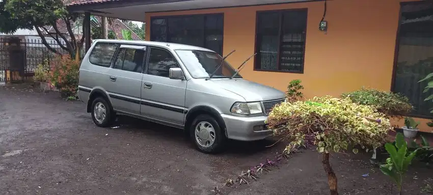 Toyota Kijang  LGX 2002