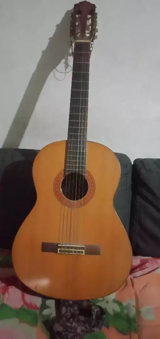 Gitar kayu klasik Yamaha