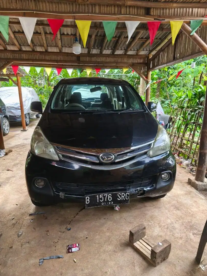 Xenia R 2013 hitam