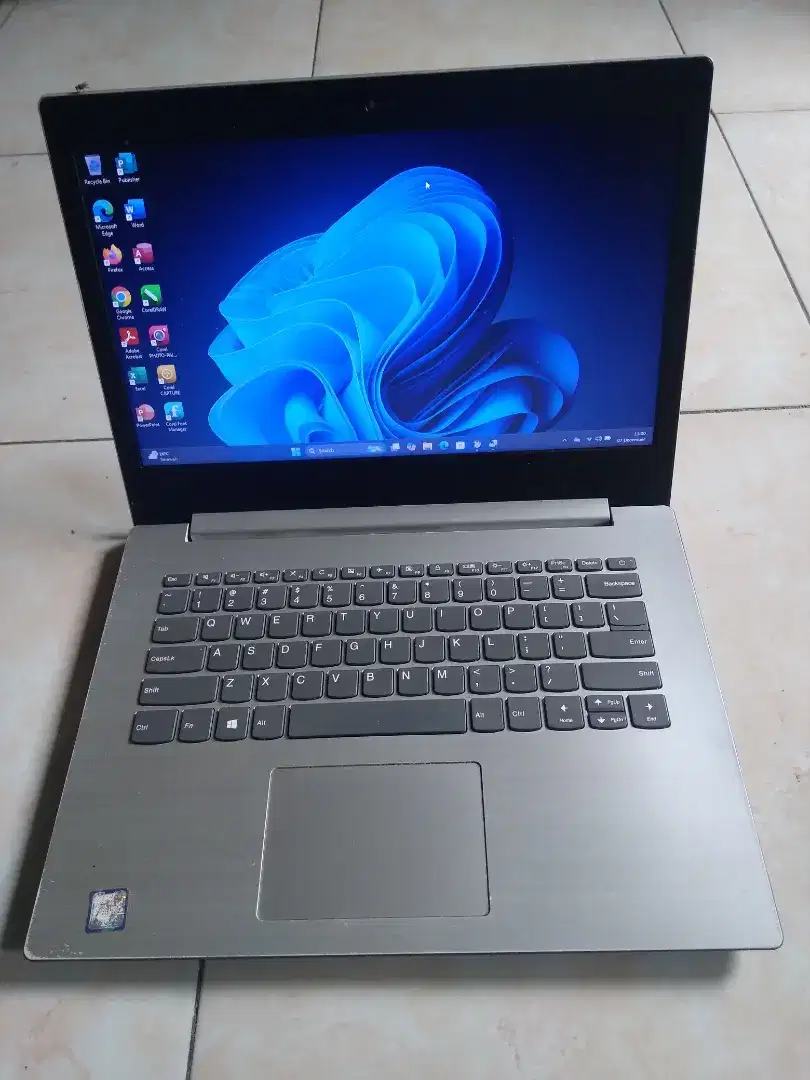 Lenovo Ip330 i3 Gen7 DualVga Ssd256 Gaming Editing