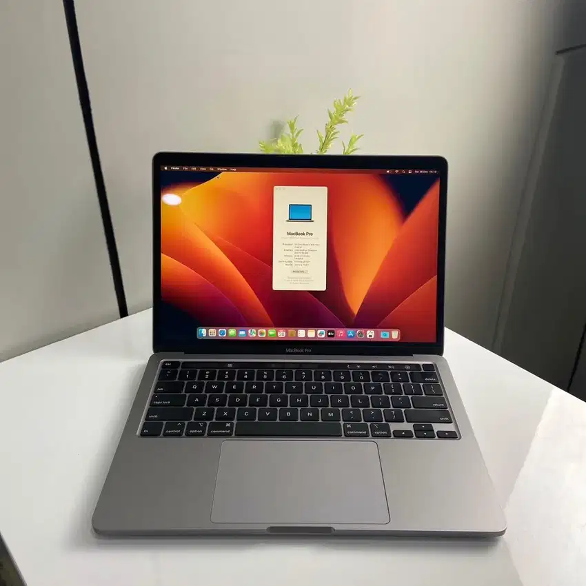 Macbook Pro 2020 8/256 GB