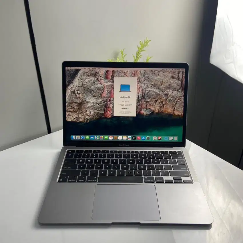 Macbook Air M1 8/256 GB