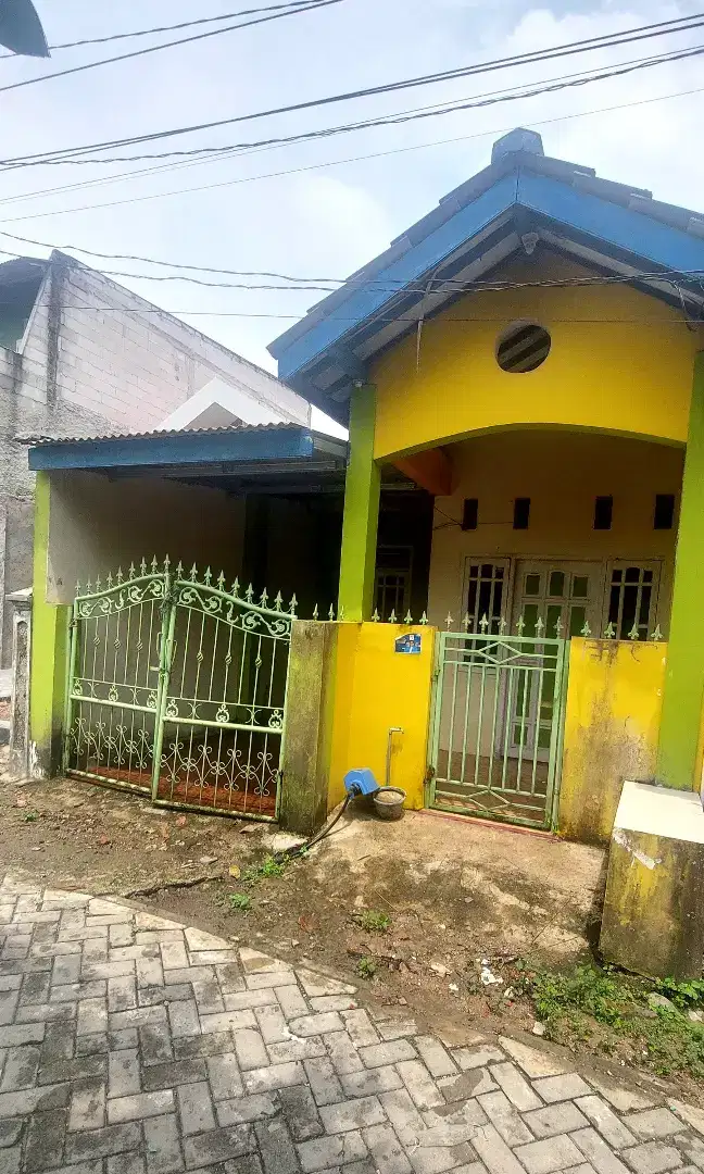 Dijual rumah 1 setengah lantai