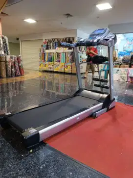 Treadmill elektrik jumbo 4fungsi bisa nanjak kuat bb 150kg