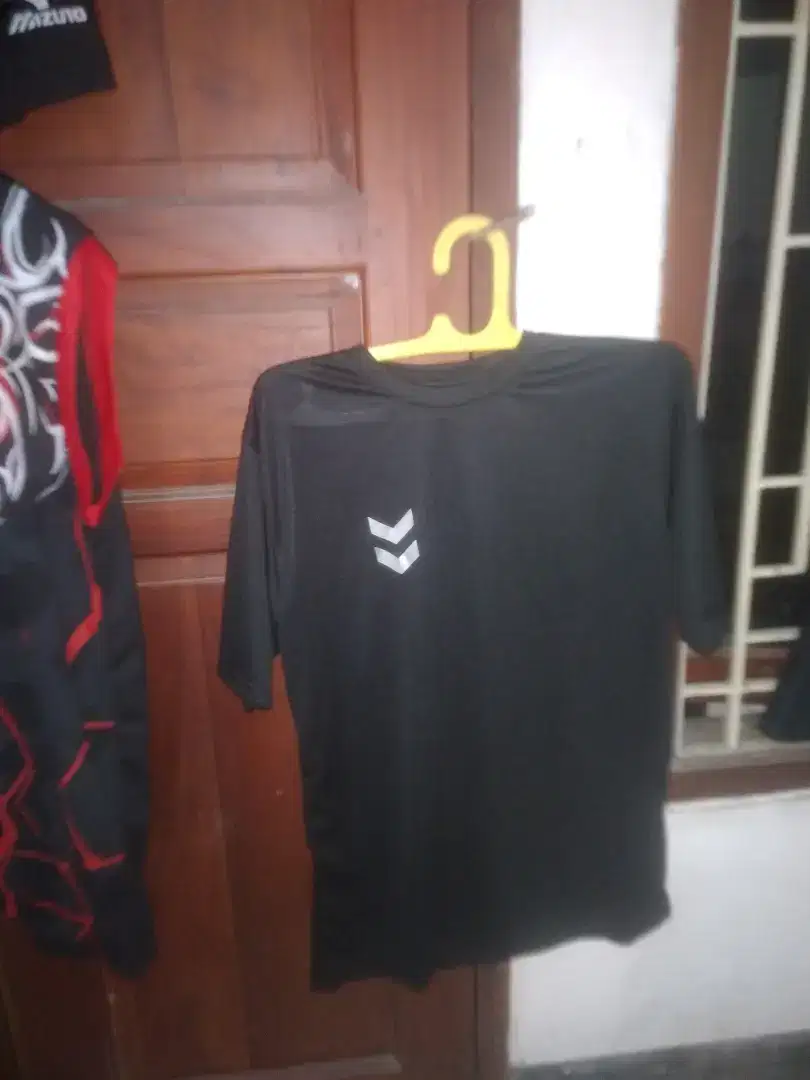 Celana pendek santai dan kaos olahraga satu set