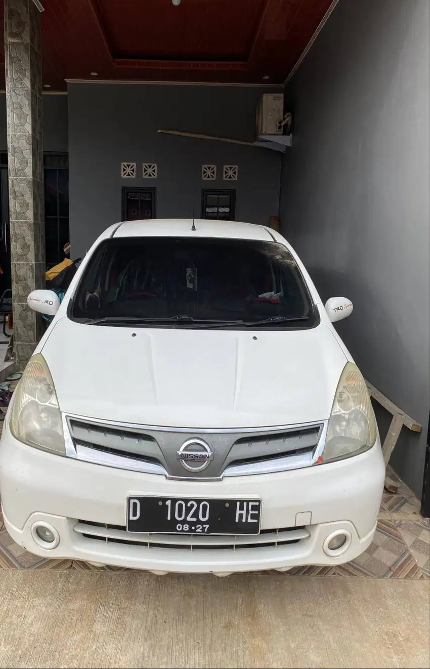 Nissan Grand Livina - 1.5 XV Bensin - Manual (Desember 2011)