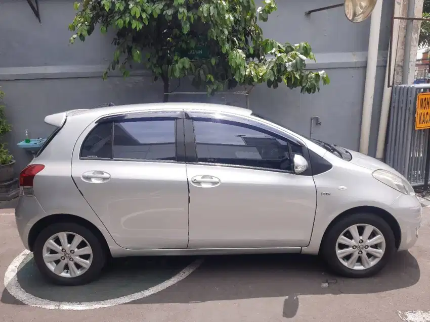 Yaris J 2011 Automatic