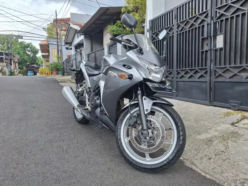 CBR 250 R CBU Thailand SILVER (RARE)