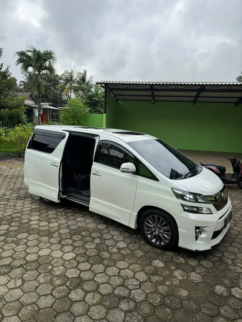 TOYOTA VELLFIRE ZG 2.4 AT 2013