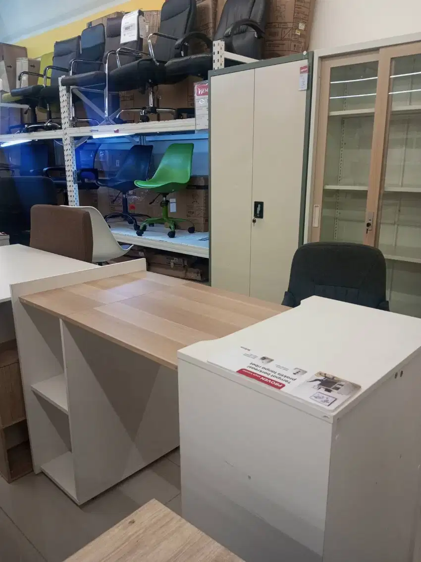 Proven office desk extend white