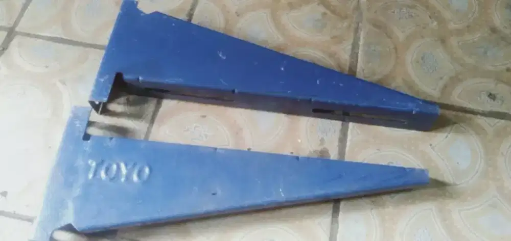 Se psg besi siku khusus aut dor ac kond bgs kuat se lg ada cpt murah