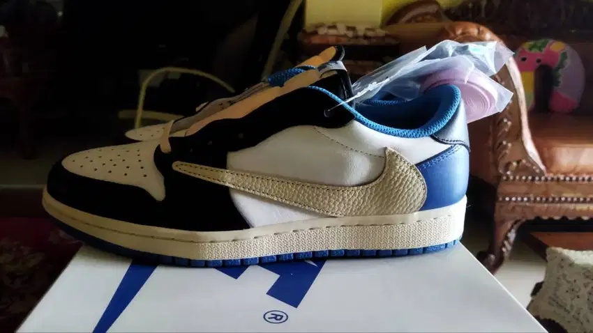 Air Jordan 1 Retro Low OG SP Fragment x Travis Scott