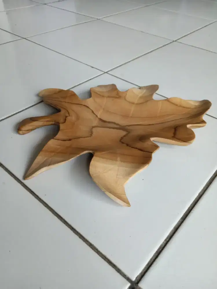 Piring Daun dari Kayu Jati