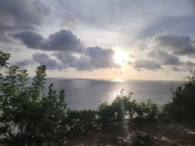 Tanah los tebing dan view pantai uluwatu