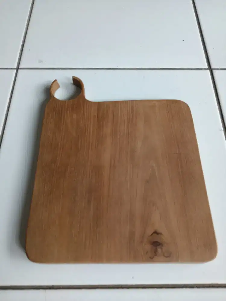 Talenan Kotak ada bulatan dari kayu Jati