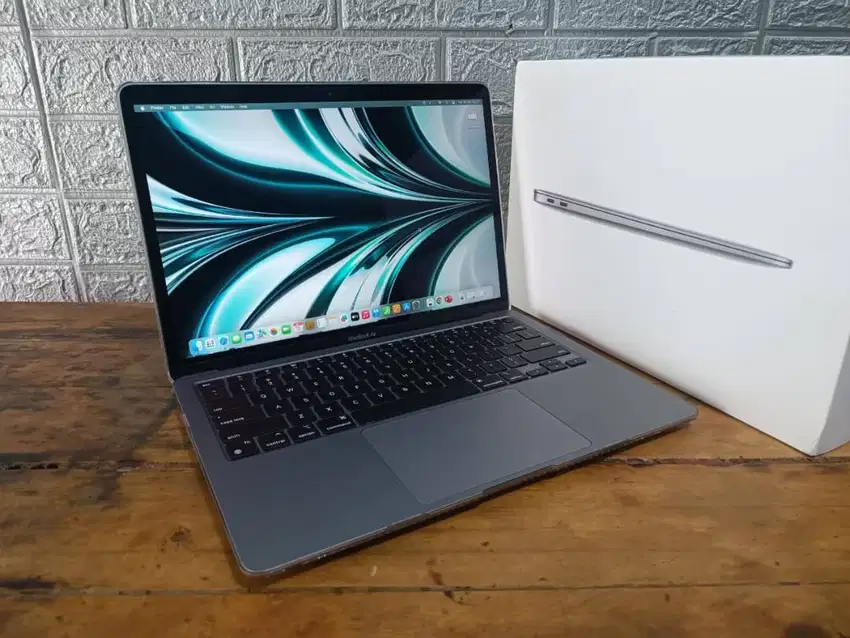 Macbook Air M1 2020 RAM 8GB SSD 256GB Mulus iBox Garansi 2025 BNOB