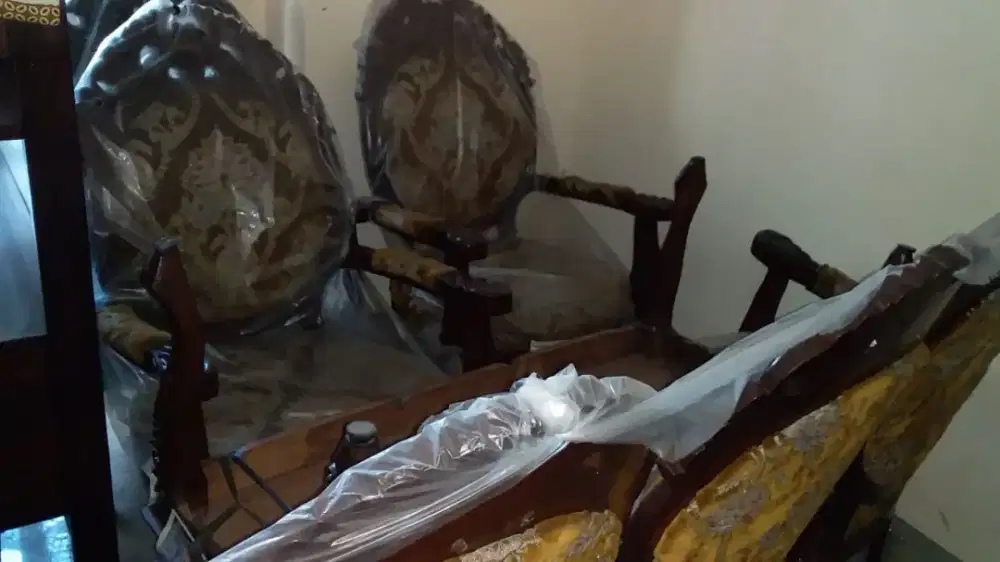 Kursi tamu jati dan lemari dijual