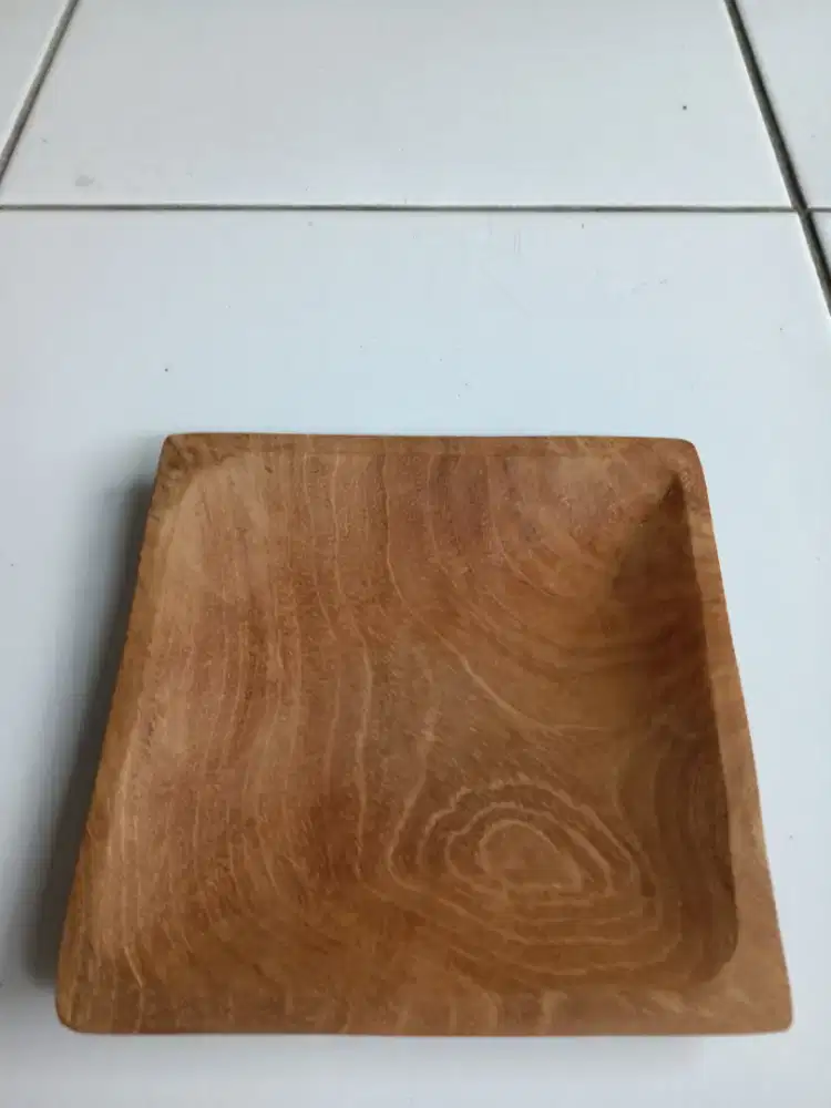 Piring Kotak dari Kayu Jati