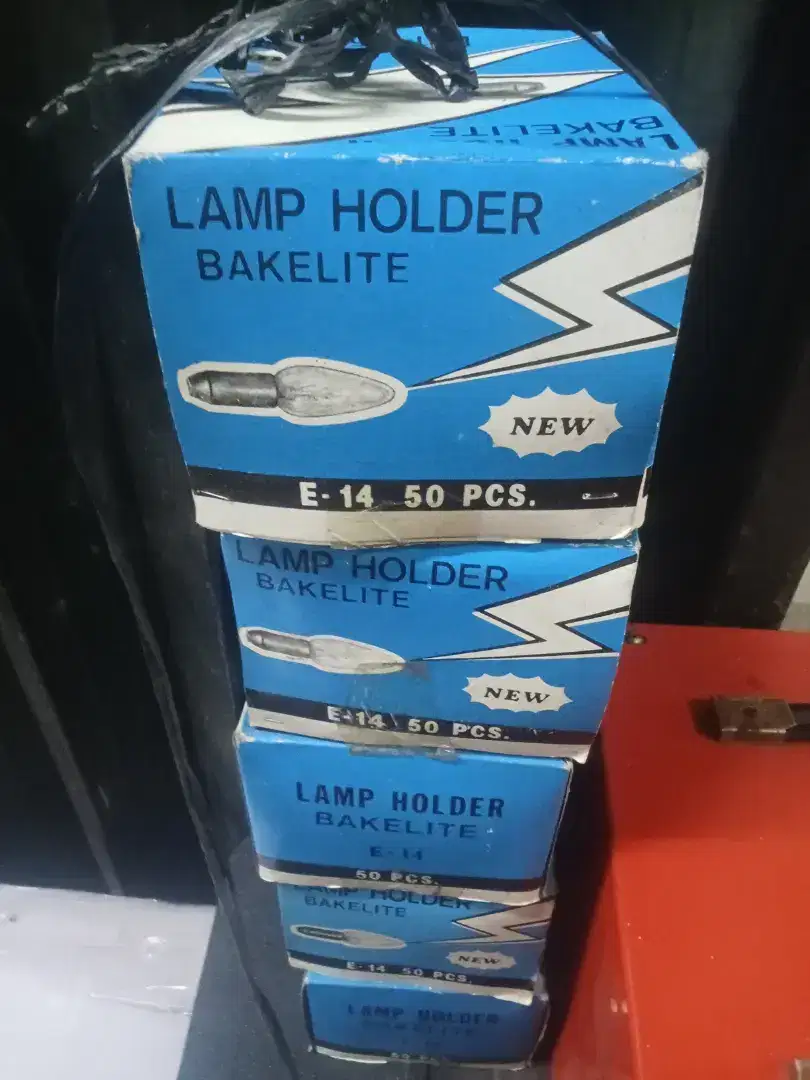 Fitting lampu gantung ukuran E14