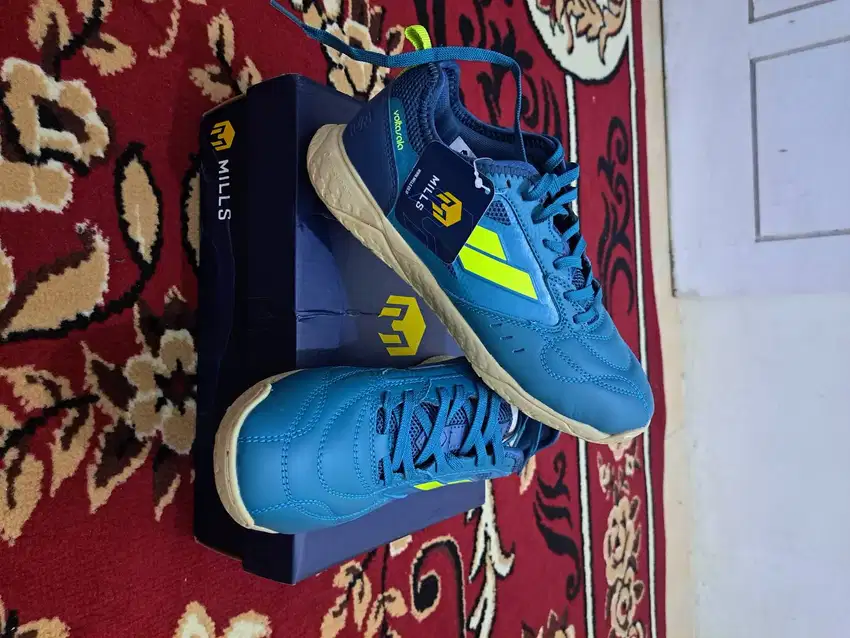 Sepatu futsal Mills voltasala pro leon lea