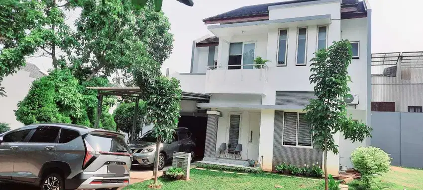 Rumah Siap Huni Full Furnished dengan Taman dan Kolam Ikan di BSD