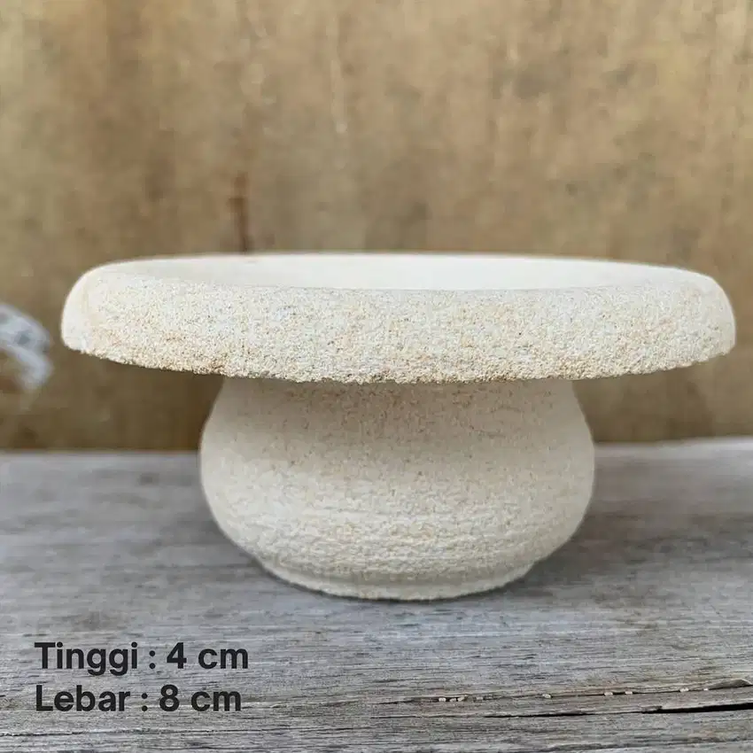 Tempat Dupa (incense holder) terbuat dari paras putih