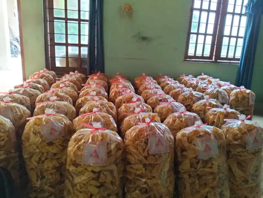 Jual pangsit&kripik sukun