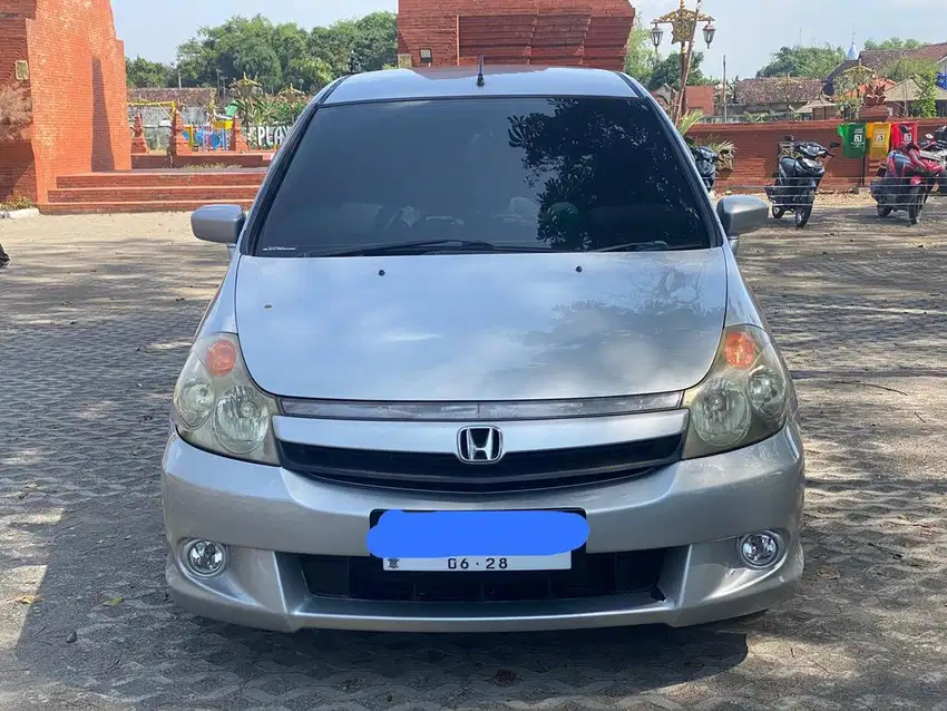 Honda Stream 2006 1.7 Manual Transmission