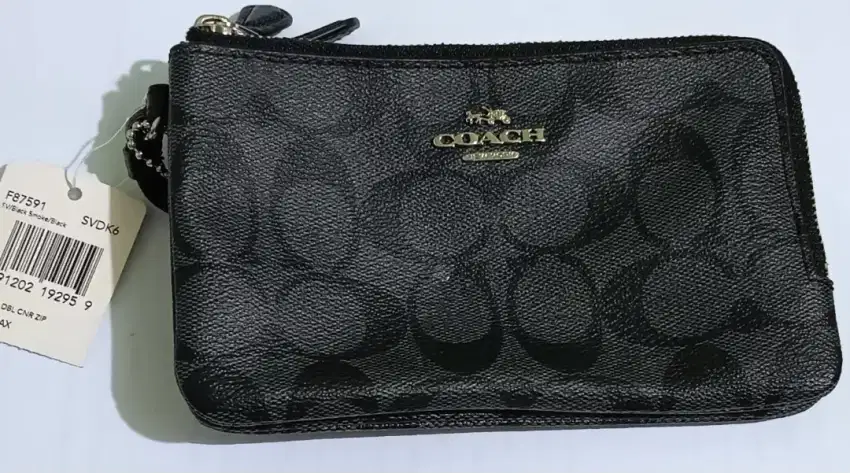 Coach double corner zip wrislet