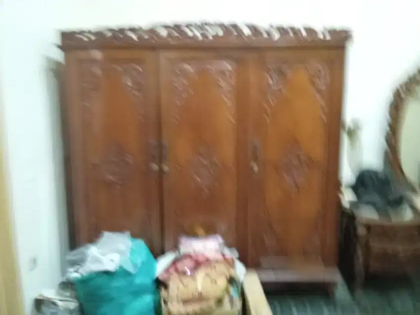 Lemari ukir 3 pintu kayu jati