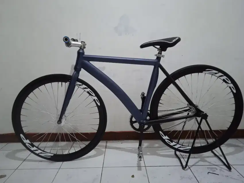 Sepeda fixie kondisi terawat