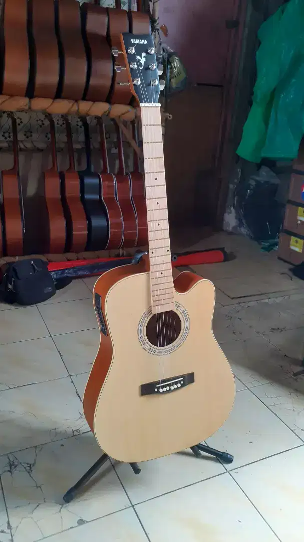 GITAR YAMAHA F310 Elektrik