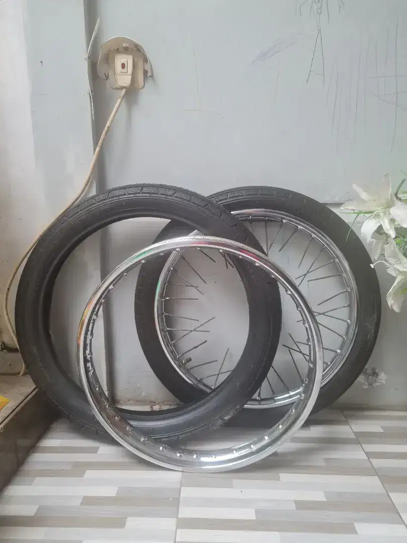 Ban Velg Motor cb100 Honda