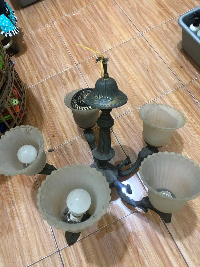 Lampu gantung 5 mangkok