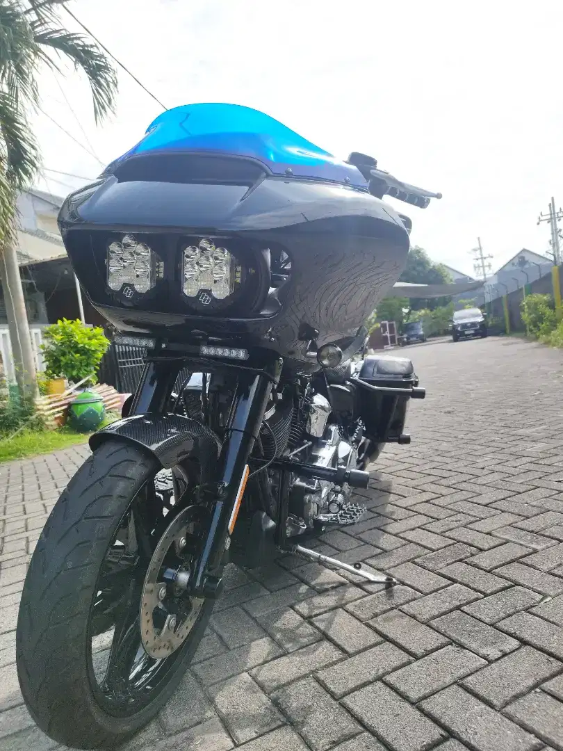 ROADGLIDE M8 BAGGER