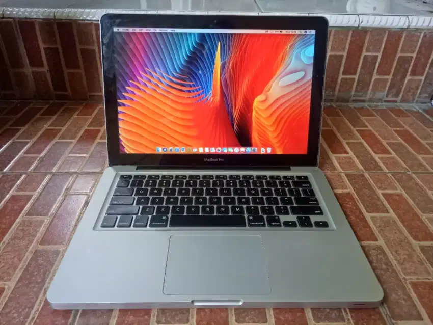 Macbook Pro i7 10gb 750gb 2011 13 inch