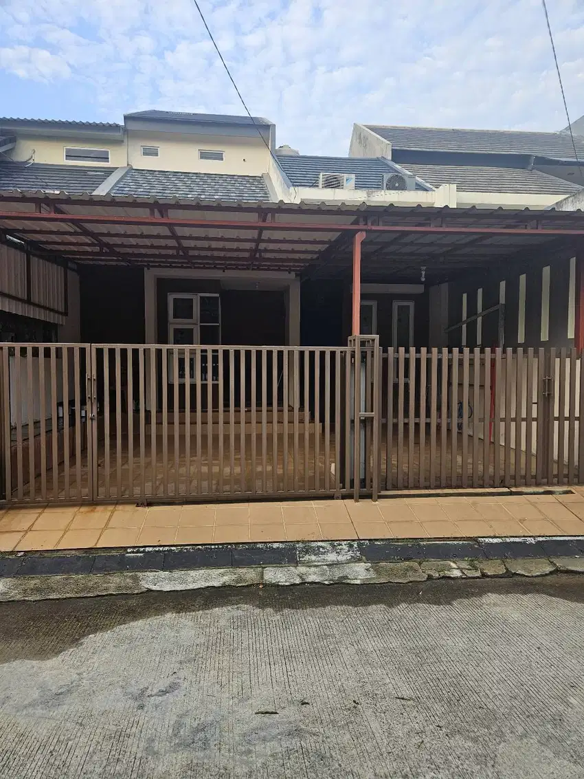 Disewakan Rumah 2 Lantai Semi Furnished (Yang mau NEGO dipersilahkan)