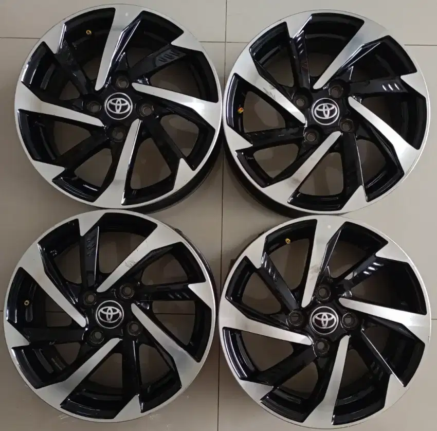 Dijual Velg OEM Sigra Hanya Velg Ada Empat.