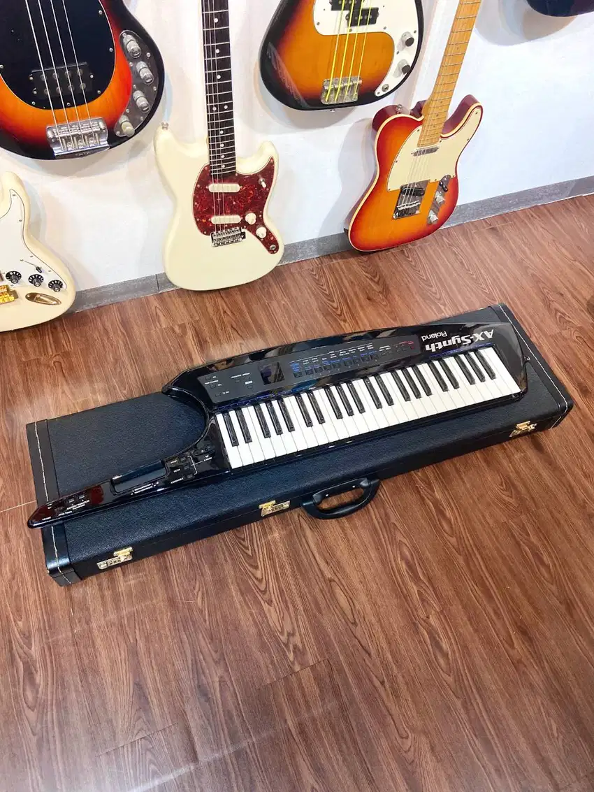 Keytar Synthesizer Roland AX Synth