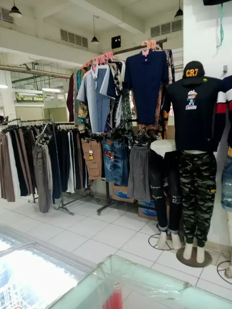 Lowongan Kerja untuk jaga Toko Baju