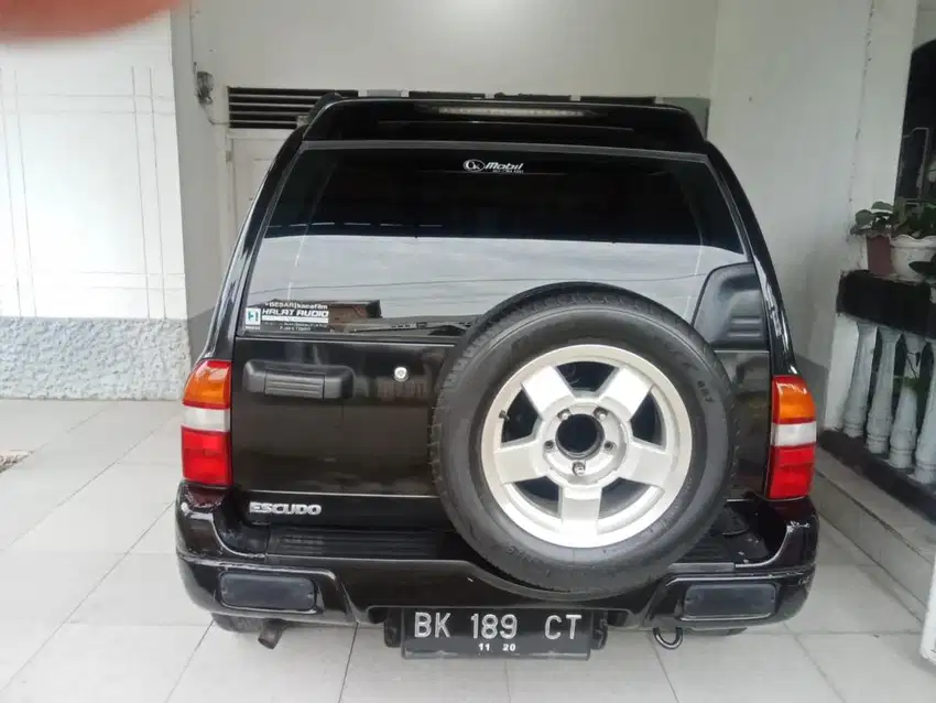 Dijual mobil Escudo 2001