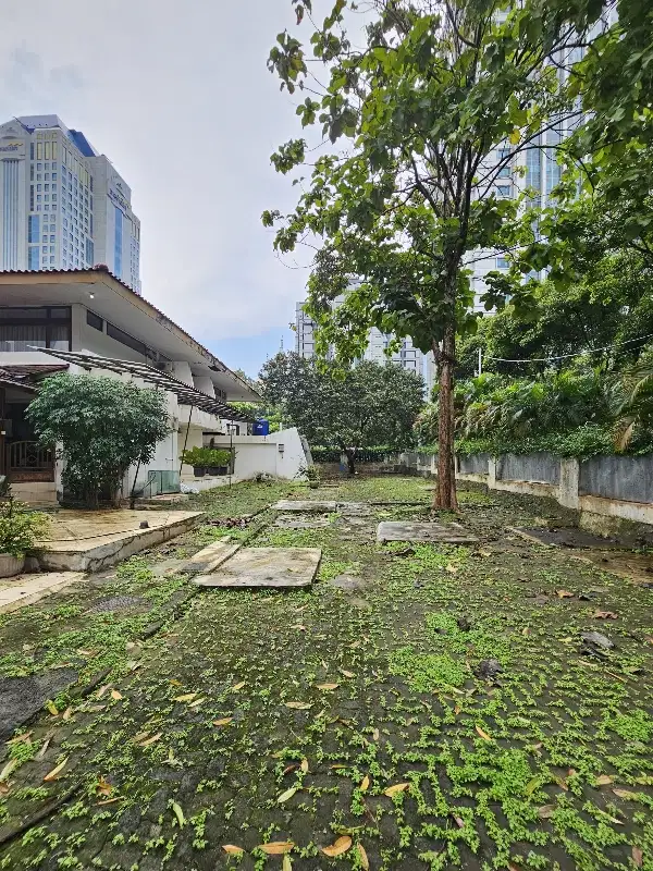 Dijual rumah lama hitung tanah lokasi prestise di widya chandra