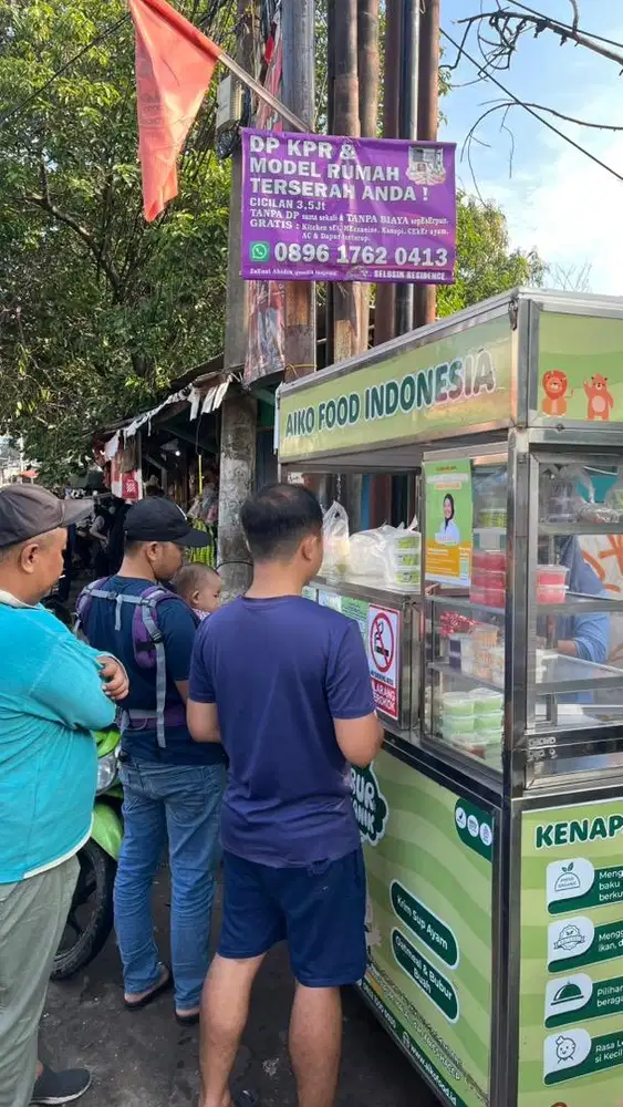 Penjaga Outlet Bubur Bayi Aiko