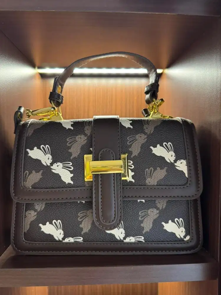 Tas Second kondisi seperti baru dan pemakaian hanya satu kali