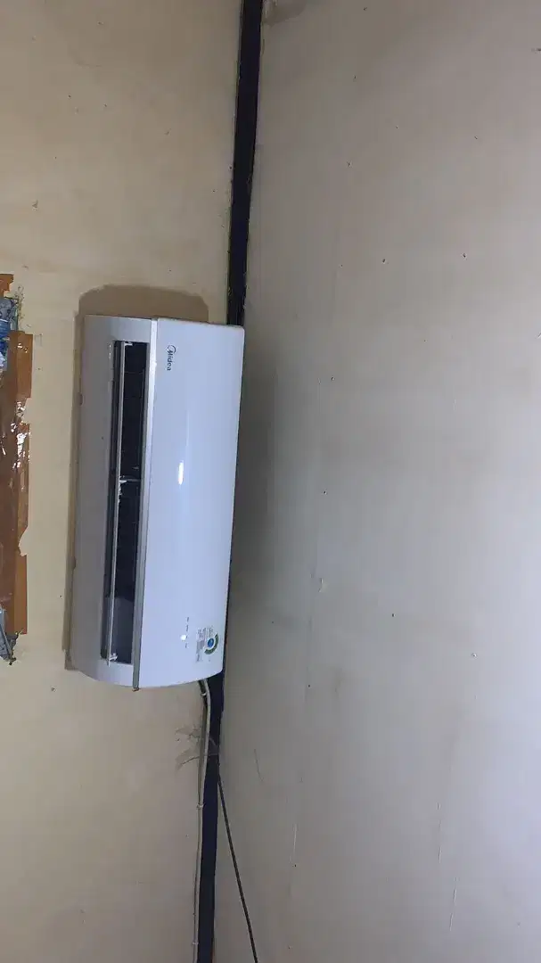 Ac midea 1/2 pk lengkap box garansi, oemakaian5 bulan