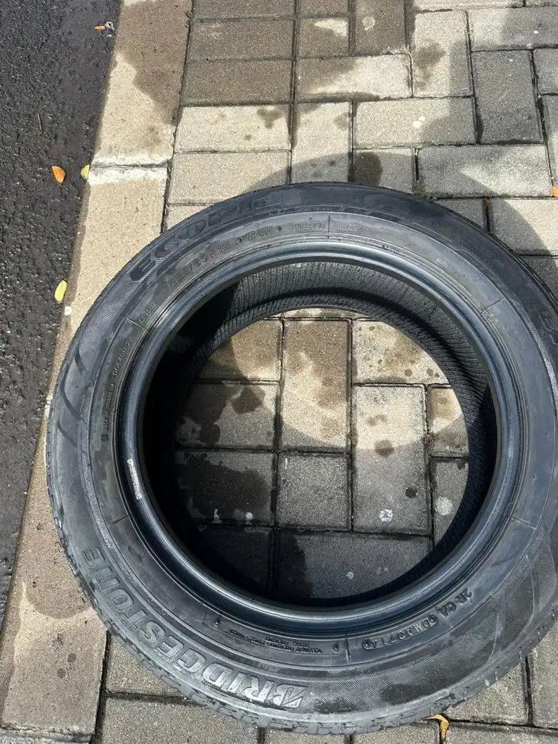 Ban Bridgestone utopia R 15 .185/60