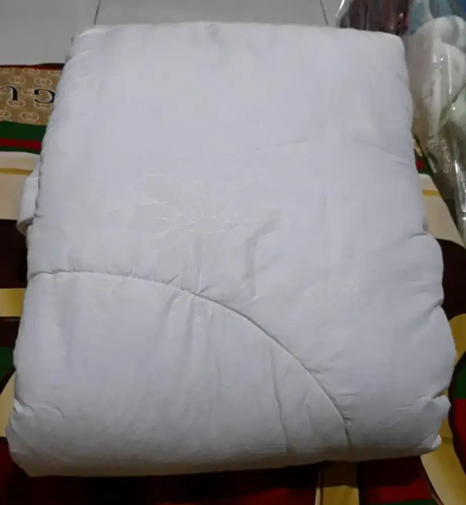 Bed cover besar putih ukuran king size