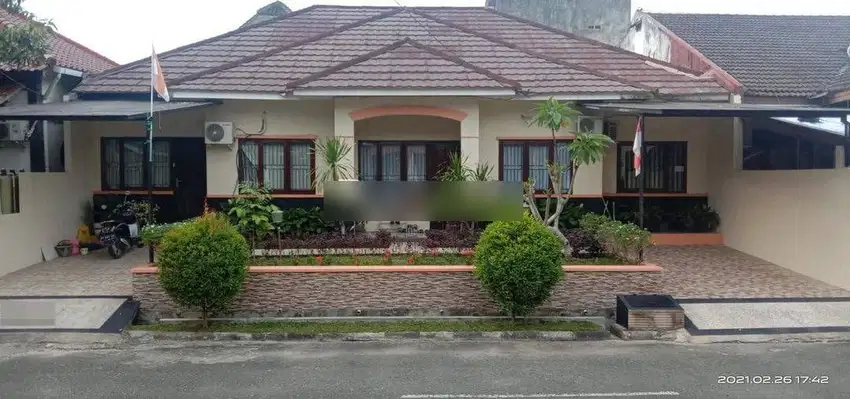 RUMAH ASRI DENGAN LUAS TANAH BESAR LOKASI TENGAH KOTA