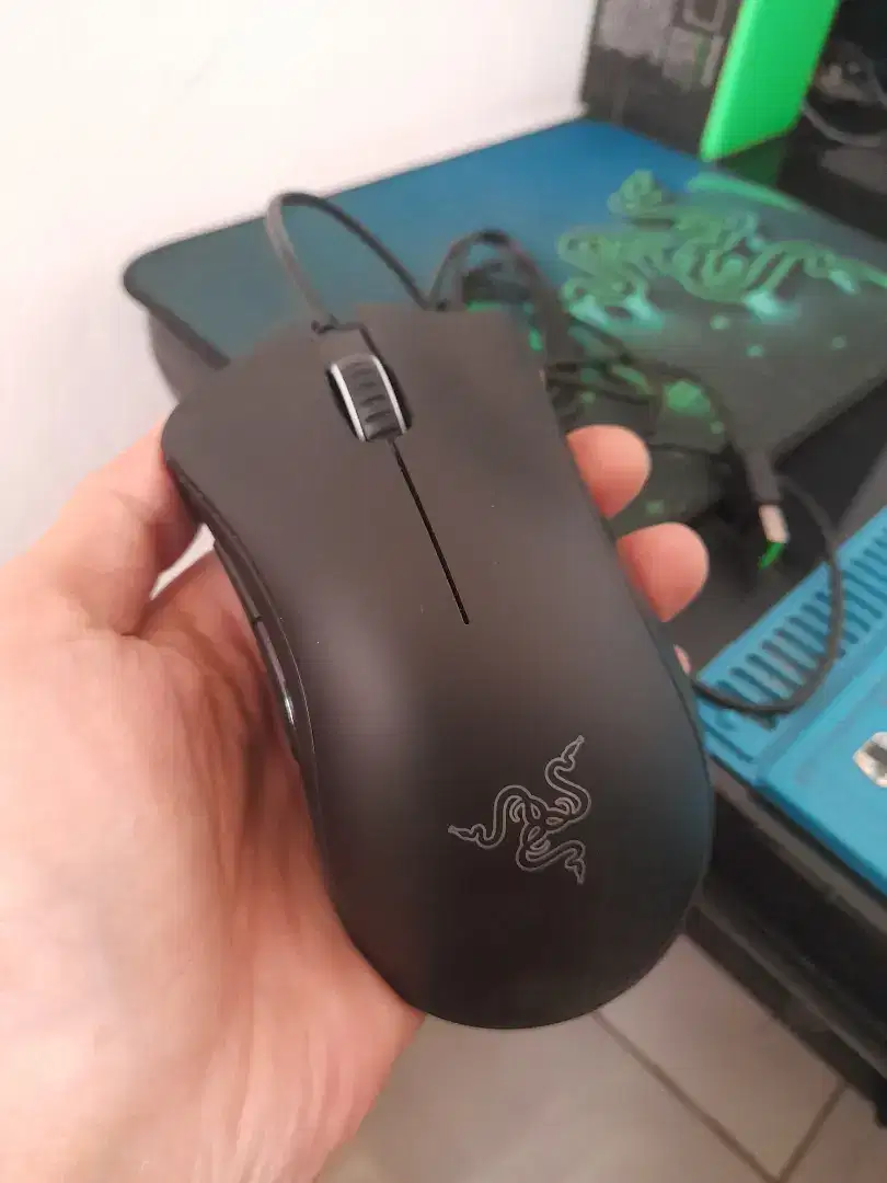 Mouse razer deathadder dan mousepad razer goliathus